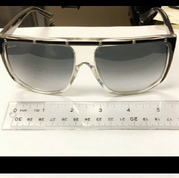 Athentic Gucci Sunglasses - Picture 4 of 8